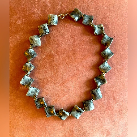 Gray stone like pendants necklace - Picture 4 of 4